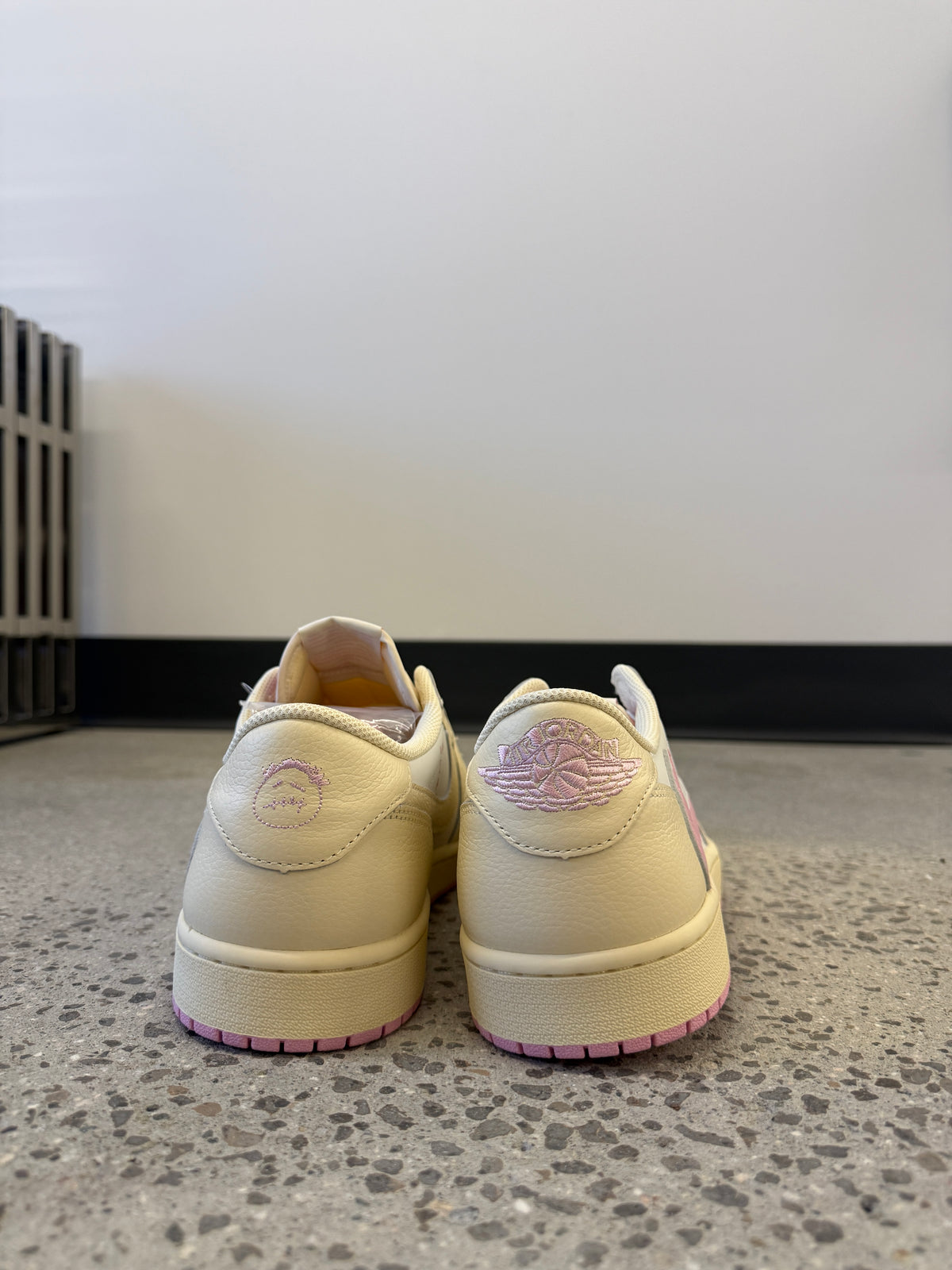 Jordan 1 Retro Low OG SP Travis Scott Shy Pink