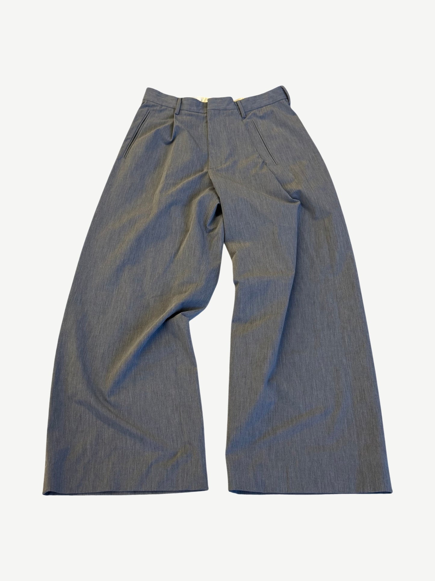 MM6 Maison Margiela gray wide-leg pleated cotton trousers with slant pockets and fluid drape, front view