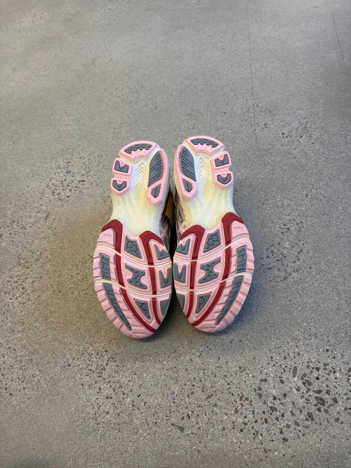 Asics Vandy the Pink x atmos Banana Split Strawberry Gel-Nimbus 10.5