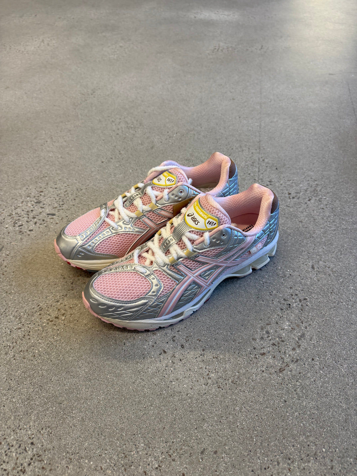 Asics Vandy the Pink x atmos Banana Split Strawberry Gel-Nimbus 10.5