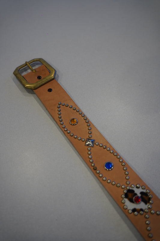 Vintage cream studded leather belt extended with brass buckle, beaded teardrop motifs and colored rhinestones.