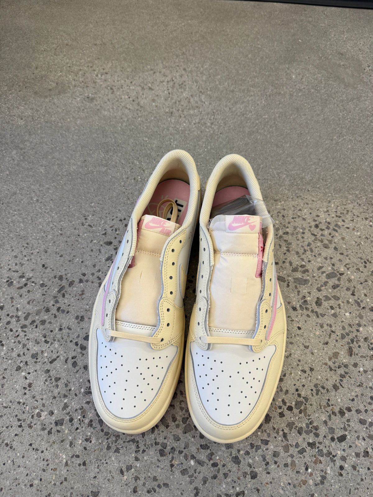 Jordan 1 Retro Low OG SP Travis Scott Shy Pink
