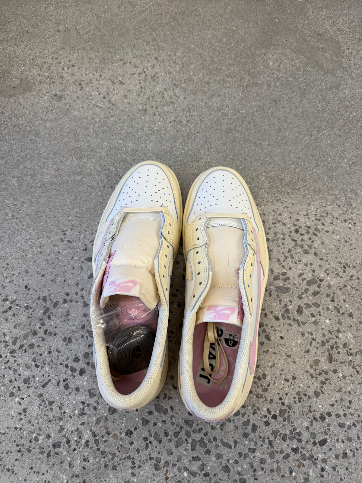Jordan 1 Retro Low OG SP Travis Scott Shy Pink