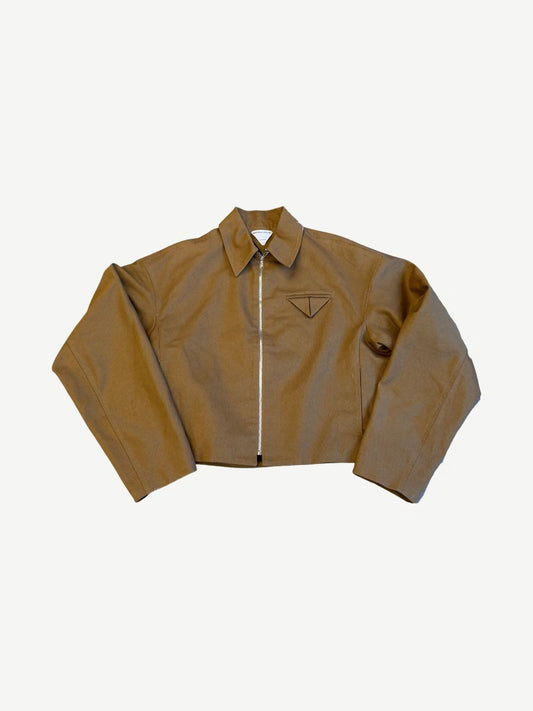 Bottega Veneta tan cotton twill cropped work jacket with point collar, zip front and triangle pocket