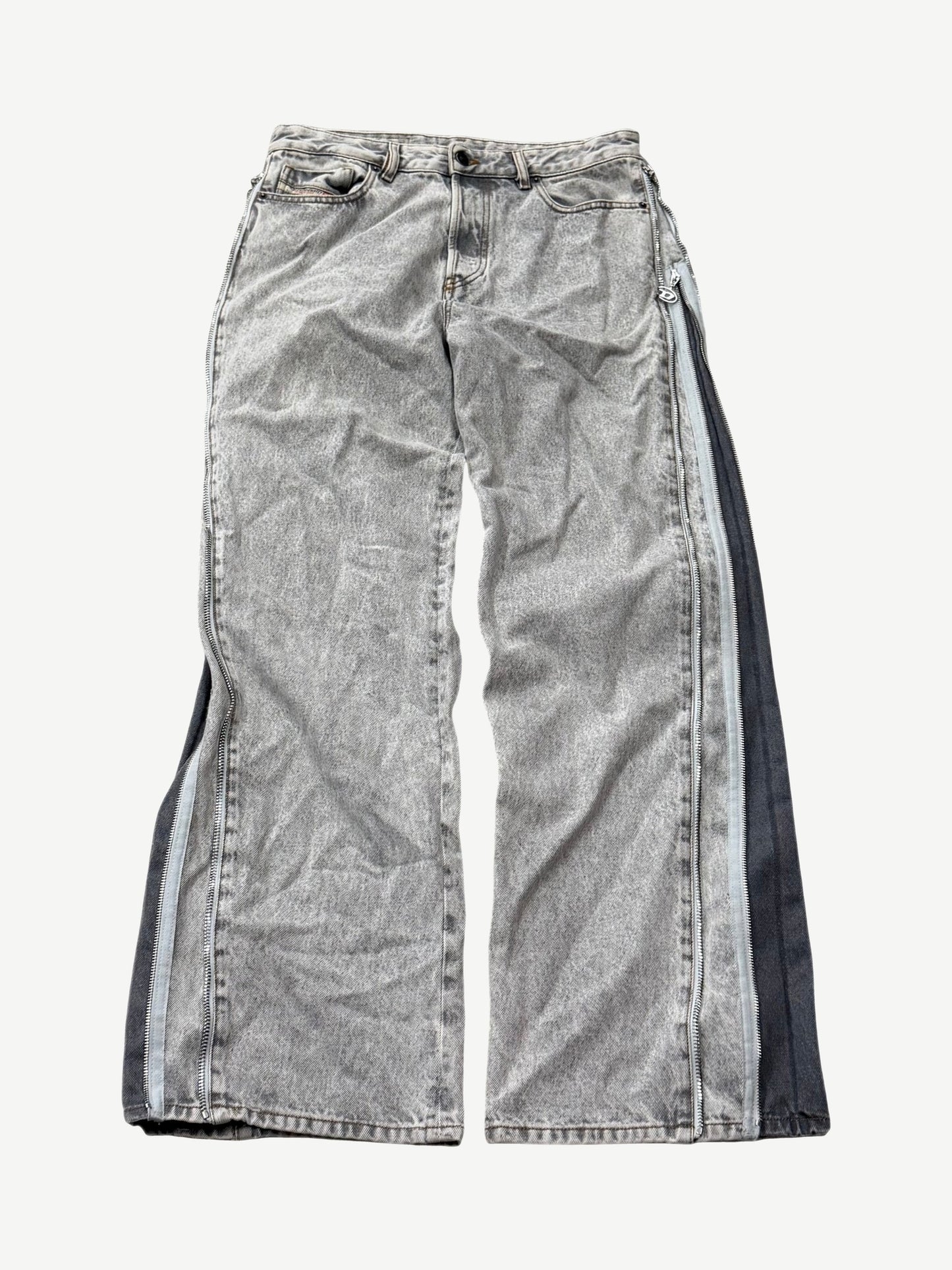 Diesel 1955 D-Rekiv 007F8 straight jeans front in gray acid wash with side zipper detail and Diesel hardware