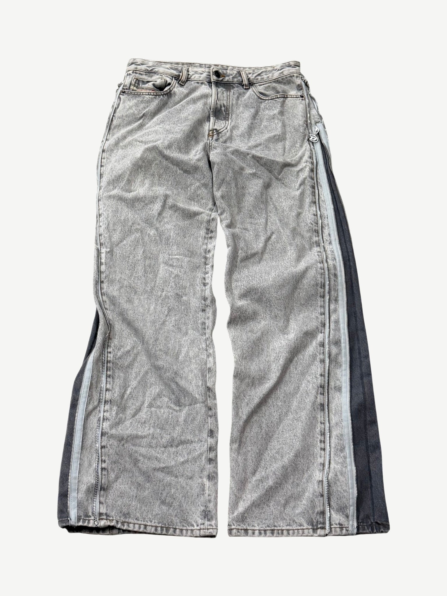 Diesel 1955 D-Rekiv 007F8 straight jeans front in gray acid wash with side zipper detail and Diesel hardware
