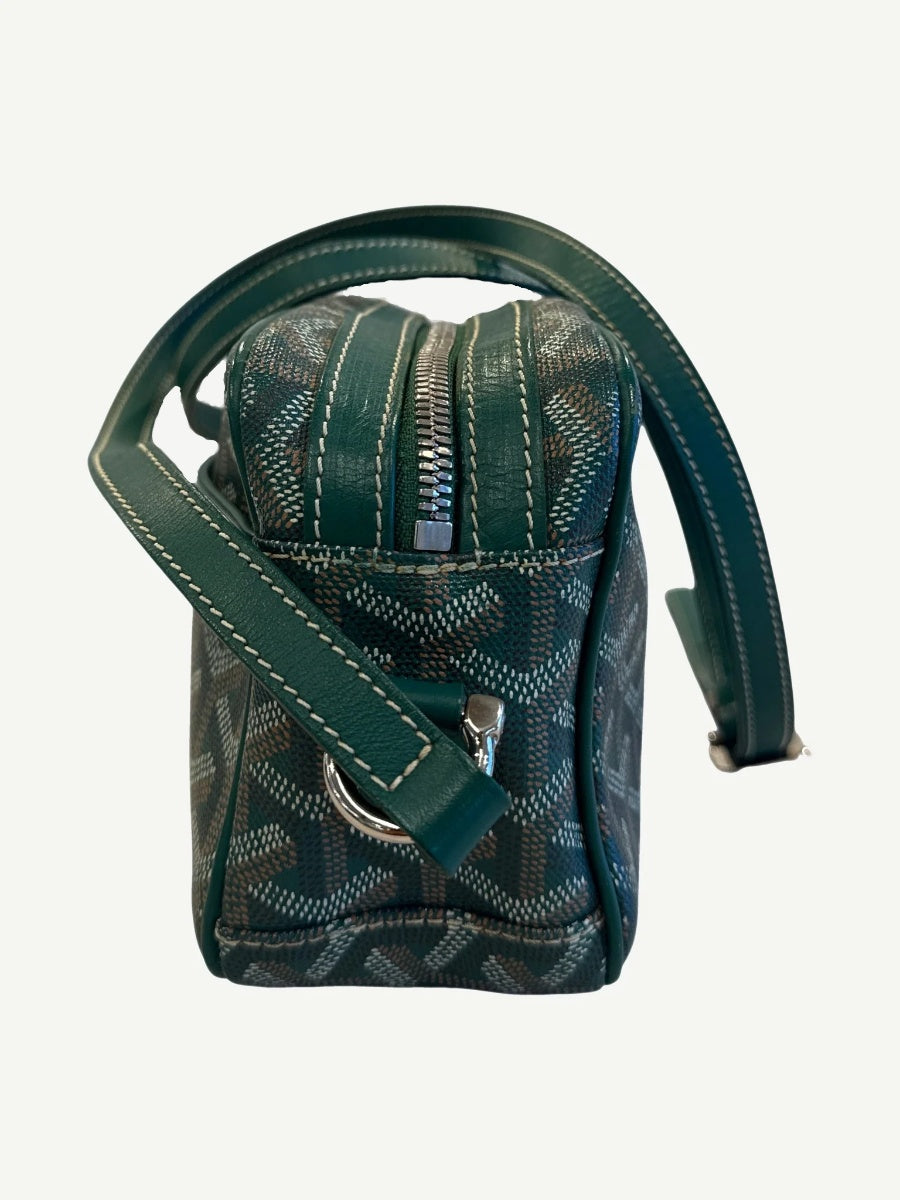 Goyard Cap Vert PM green Goyardine messenger bag side view with leather corners and adjustable strap