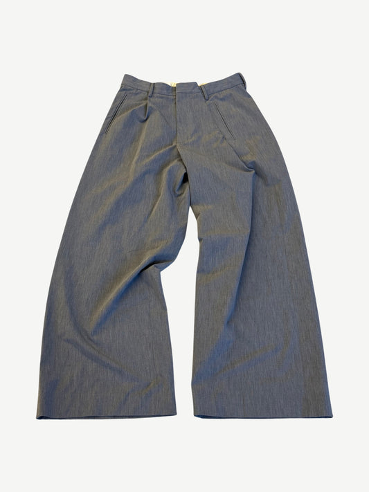 MM6 Maison Margiela gray wide-leg pleated cotton trousers with slant pockets and fluid drape, front view