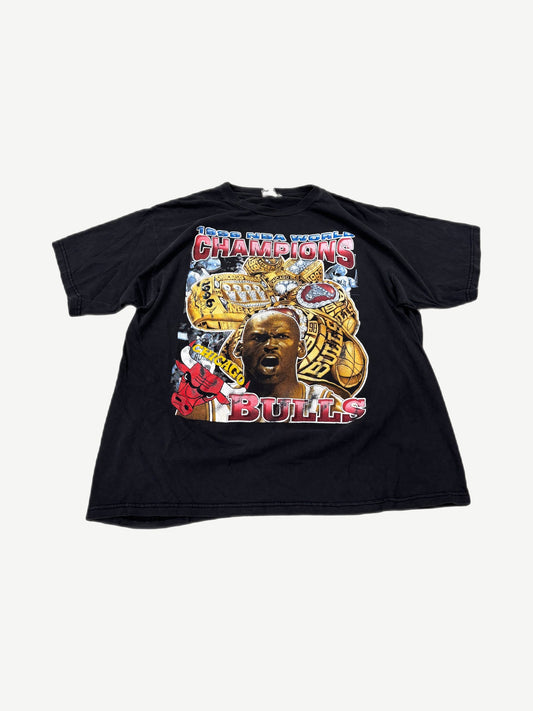 Vintage Chicago Bulls 1998 World Champs rap tee in black with photo graphic and championship lettering.