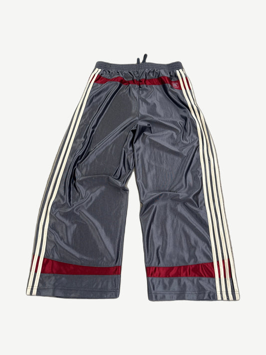 GV Gallery Raspberry Hills McGrady sweatpants back, dark fleece with elastic cuffs and tonal rear pocket detail.