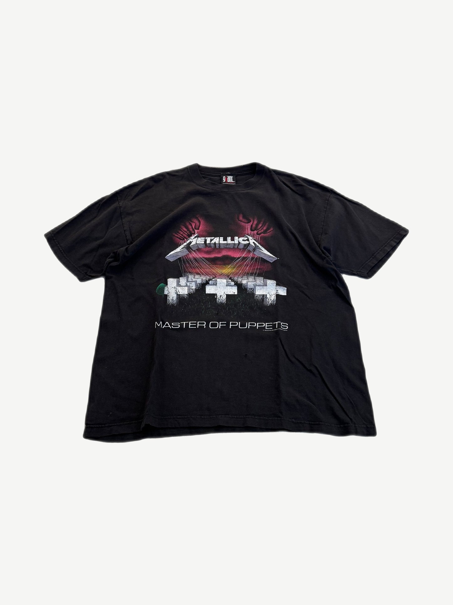Vintage Metallica Master of Puppets band tee in black with crosses and puppet-strings album graphic.