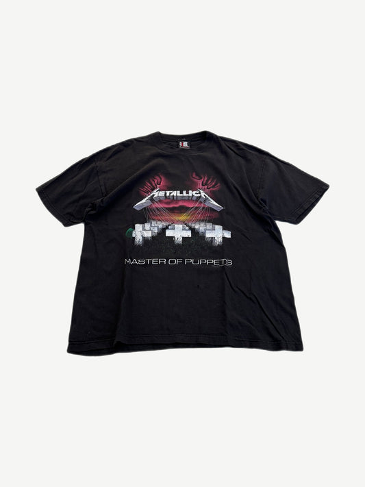 Vintage Metallica Master of Puppets band tee in black with crosses and puppet-strings album graphic.