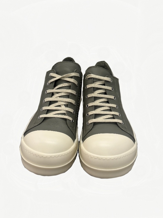 Front view of Rick Owens Hollywood low sneakers in celadon leather with cream laces and white rubber toe caps