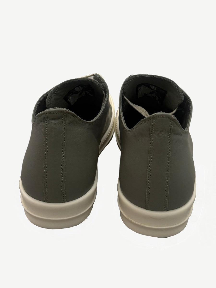 Back heel view of Rick Owens Hollywood low sneakers in celadon leather with center seam and cream platform sole