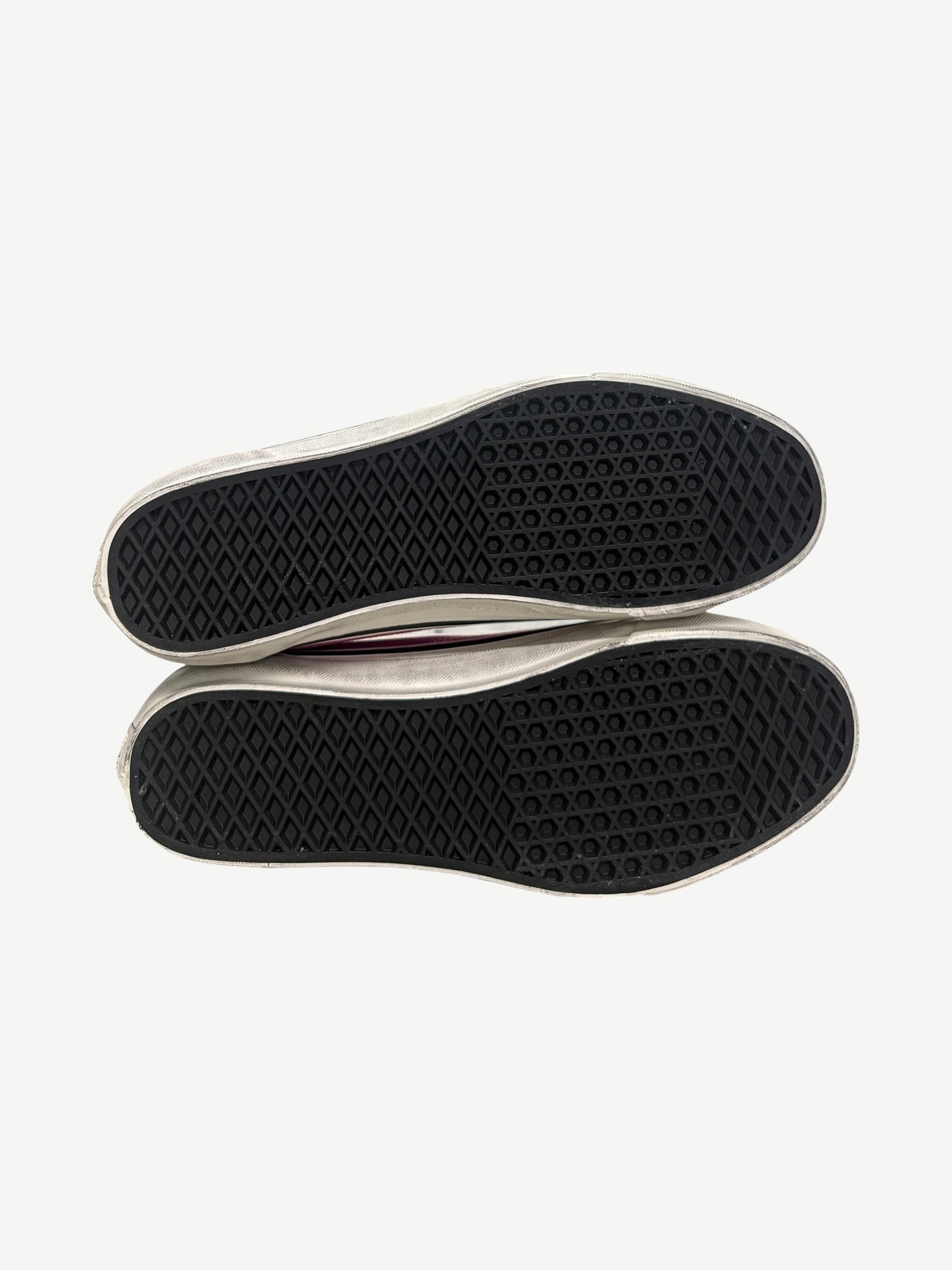 Vans Old Skool 36 outsole view showing classic black waffle tread and Off The Wall branding